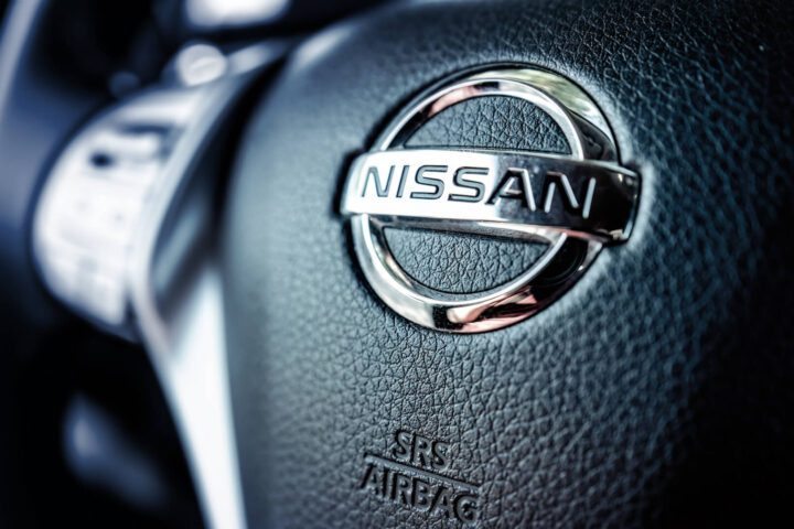 Close up of a Nissan Rouge steering wheel