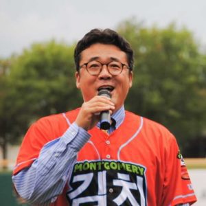 Soo Seok Yang singing.